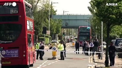 Attacco con katana in una stazione della metro alla periferia di Londra, morto un 13enne