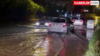Osmaniye'de yağış hayatı olumsuz etkiledi: Araçlar yolda kaldı, evleri su bastı