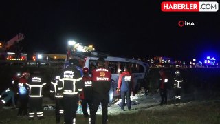 Niğde - Ankara Otoyolu'nda otobüs şarampole devrildi: 2 ölü, 40 yaralı