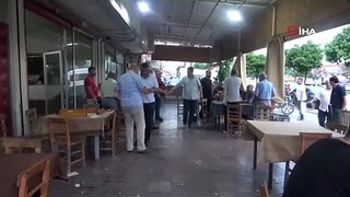 Adana’da otomobil kahvehaneye girdi.