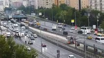 İstanbul'da servis aracı devrildi : 13 yaralı