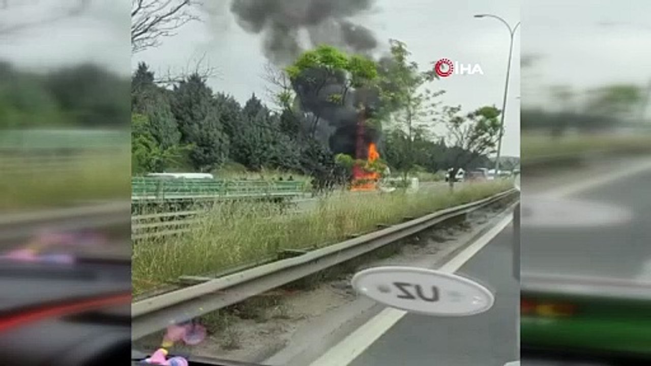 TEM’de minibüs seyir halindeyken yandı
