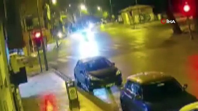 Ekip aracı ile otomobilin karıştığı kaza kameralara yansıdı