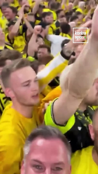 Liverpool efsanesi Jamie Carragher, Dortmund taraftarlarının arasında