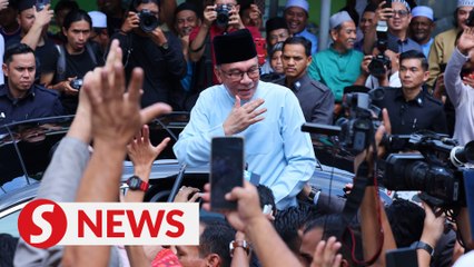 下载视频: Anwar performs Friday prayers at Kg Sungai Merab mosque