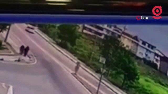 Gören gözlerine inanamadı, başıboş atlar cadde üzerinde dörtnala koştu