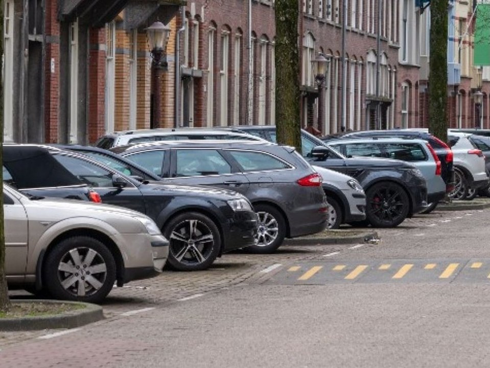 495.000 Euro! Amsterdamer Parkplatz schockt mit  Wucherpreis