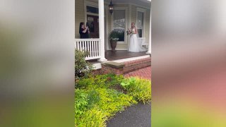 Bride Whose Dad Was Clemson Tiger When He Met Her Mom Gets Surprised By The Mascot On Wedding Day | Happily TV