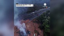Crollo tratto autostrada nella regione del Guangdong in Cina: auto inghiottite e decine di morti