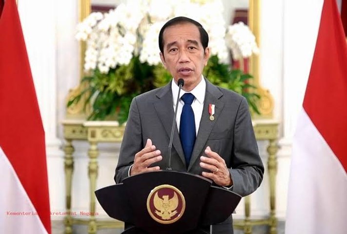 Presiden Jokowi Memberikan Pengantar dalam Ratas Penanganan Pengungsi Erupsi Gunung Ruang