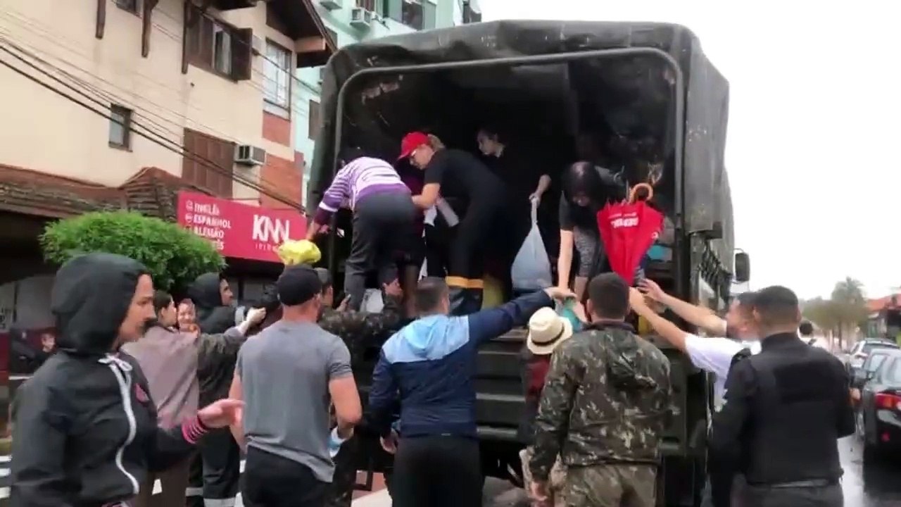 Exército Brasileiro auxilia em resgates no RS