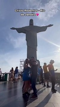 Casal de SC diverte seguidores dançando pelos pontos turísticos do Brasil