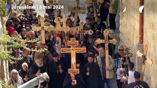 Les chrétiens orthodoxes célèbrent le Vendredi saint à Jérusalem