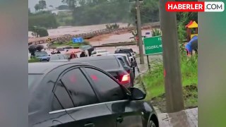 Brezilya'da 32 kişinin öldüğü sel felaketinde, şiddetli sel suları bir köprüyü saniyeler içinde yerle bir etti