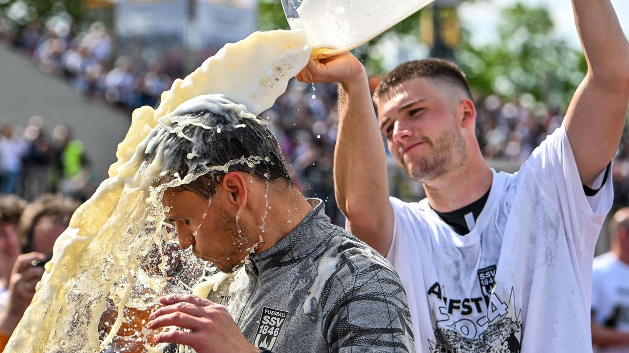 'Unfassbar': Bierdusche für Ulm-Trainer Wörle nach Aufstieg