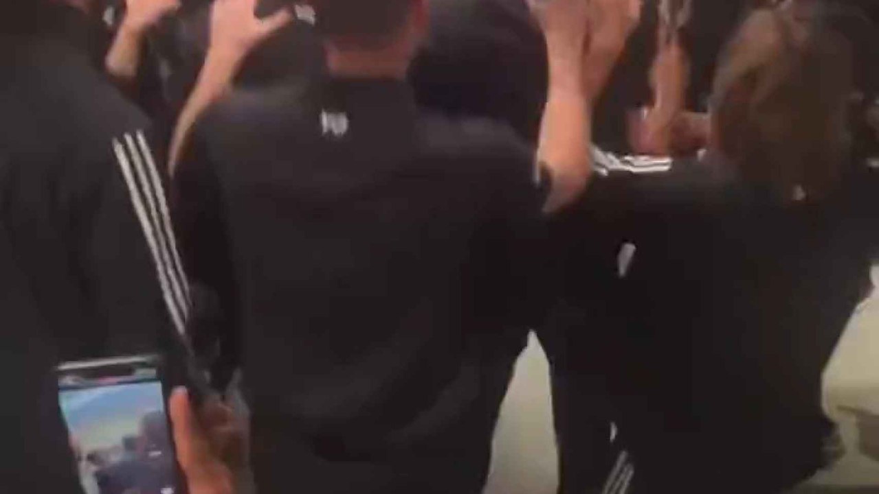 Así celebraron los jugadores del Real Madrid el título de Liga tras la derrota del Barça