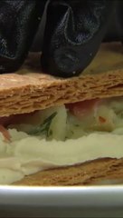 Une tarte au citron qui ressemble a un plat de pâtes