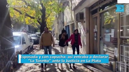 Esposada y con capucha: así entraba a declarar "La Toretto" ante la Justicia en La Plata