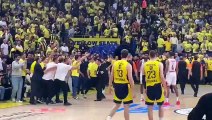 Fenerbahçe Beko Monaco maçında ortalık karıştı, oyuncular birbirine girdi!