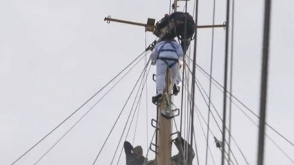 Así fue el protocolo para bajar a cubierta a galletero del Buque Gloria afectado por vientos del Mediterráneo