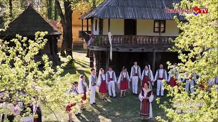 Viorica Sandu - M-a facut maicuta-n zori (Vin Floriile cu soare... - Traditional TV - 28.04.2024)