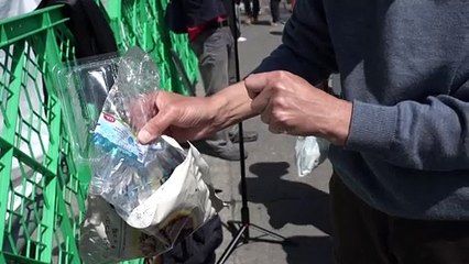 Pueblo japonés bloquea una vista al monte Fuji ante los turistas molestos