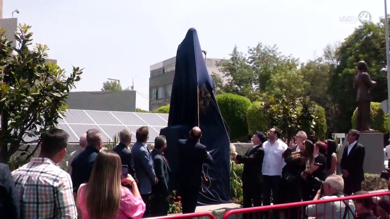 Escultura de Raúl Padilla, legado para las nuevas generaciones, directora de la FIL GDL