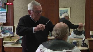 Ariège : à l’âge de 90 ans, Roger est toujours coiffeur