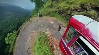 Prendre le bus en montagne... risqué