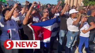 Cubans rally in solidarity with the Palestinian people, American students