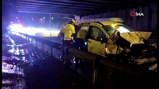Beykoz'da kontrolden çıkan hafif ticari araç otomobile çarptı: 2 yaralı