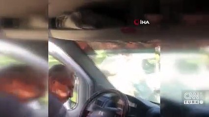 Öğrenci servisinde korku dolu anlar… Sopayla saldırdı!