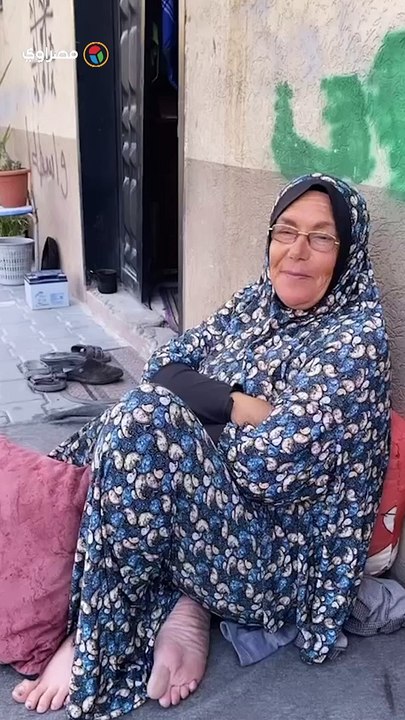 سيدة فلسطينية تعيش على أنقاض منزلها المدمر في شمال غزة وتواصل الزراعة برغم العدوان المستمر