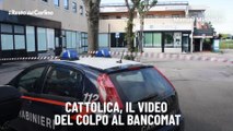 Cattolica, il video del colpo al bancomat