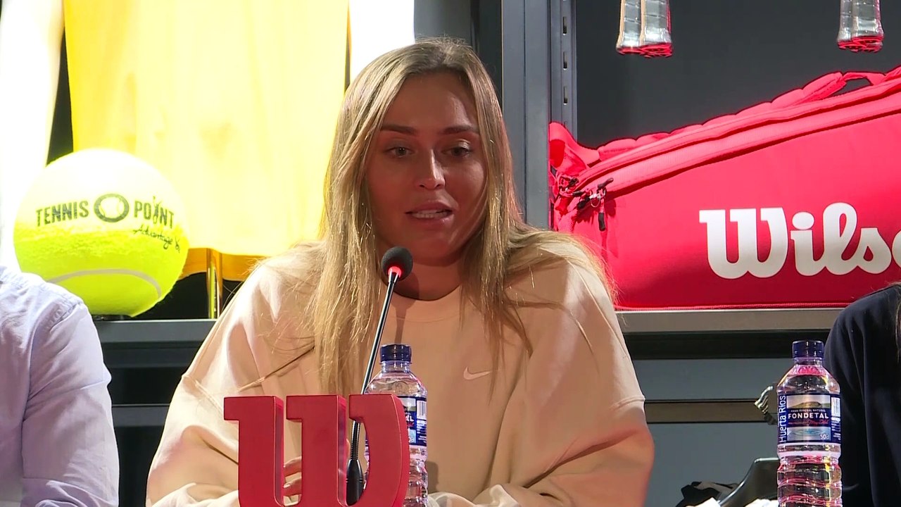 Paula Badosa y Stéfanos Tsitsipás disfrutan de una velada romántica en el centro de Madrid