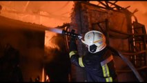 Ucraina, attacco con droni a Kharkiv: scoppiano tre incendi, feriti