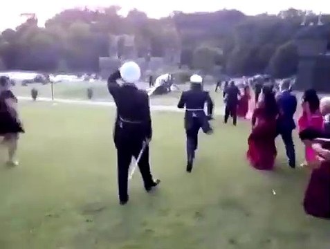 Amir Khan Yousafzai - شاندار پرتعیش شادی، دولہا اور دلہن ایک ہیلی کاپٹر میں پہنچے، لیکن سب کچھ ایک منٹ میں ختم ہو جاتا ہے۔ ہیلی کاپٹر میں آگ لگت(