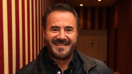 GALA VIDEO - José Garcia en couple : sa compagne Camille l’aime bien… et le châtie bien !