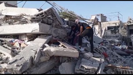 Gaza, macerie dopo i nuovi raid. Spiragli per un accordo di tregua
