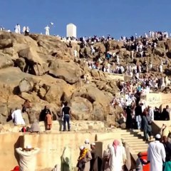 Ternyata Ada Mitos Sesat di Tugu Jabal Rahmah