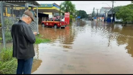 Brasile, strade come fiumi a Porto Alegre: esondato il fiume Guaiba