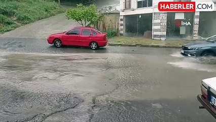 Tekirdağ'da şiddetli yağış sonrası yollarda su birikintisi oluştu