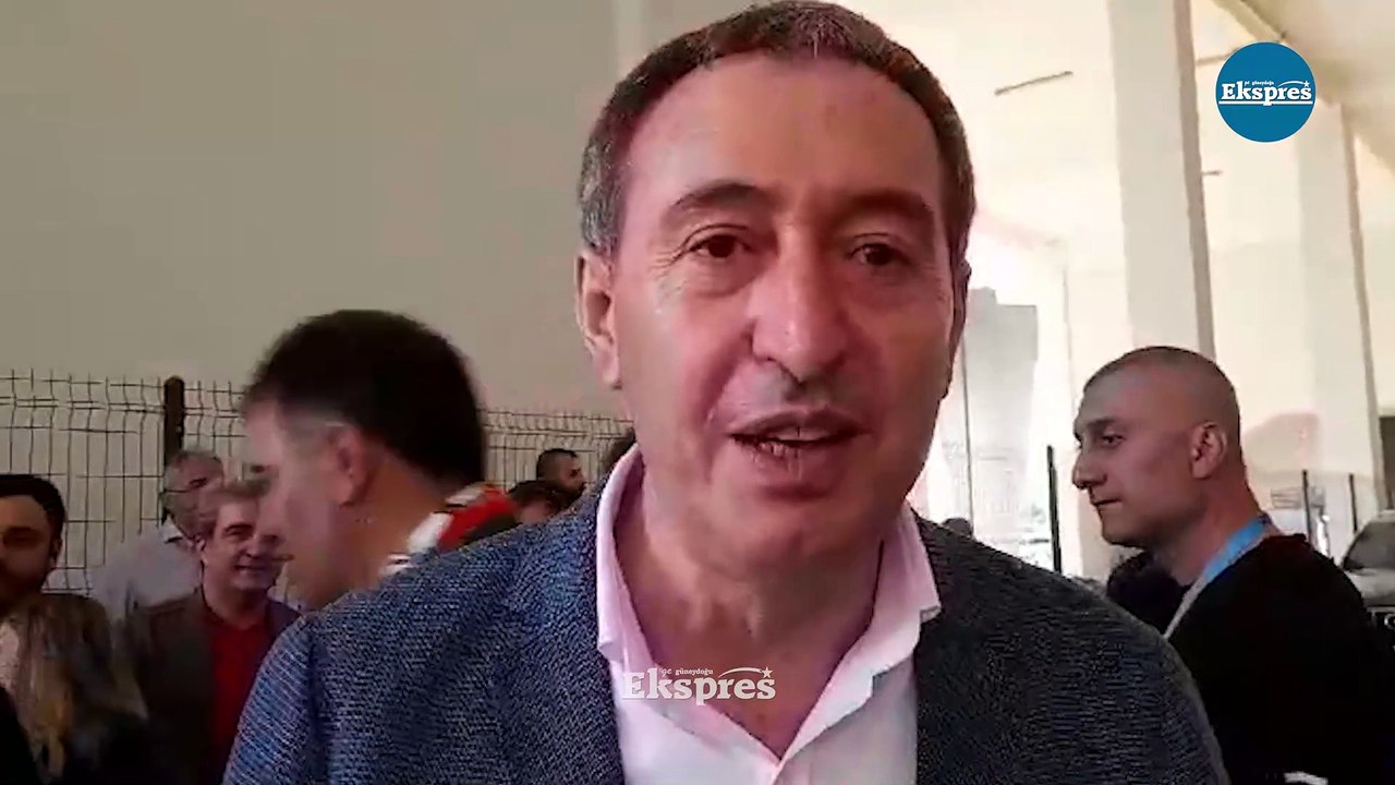 Diyarbakır Stadyumu’ndaki maçı izleyen DEM Parti Eş Başkanı Tuncer Bakırhan ve Büyükşehir Belediye Eş Başkanı Serra Bucak, #Amedspor’un başarısında emeği geçenlere teşekkür etti.