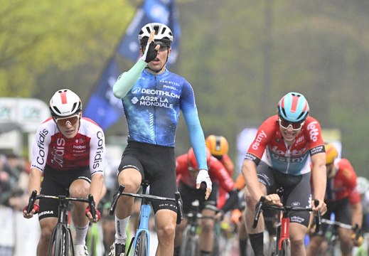 Cyclisme - Grand Prix du Morbihan 2024 - Benoît Cosnefroy poursuit le festival de Decathlon AG2R La Mondial sur la Coupe de France FDJ