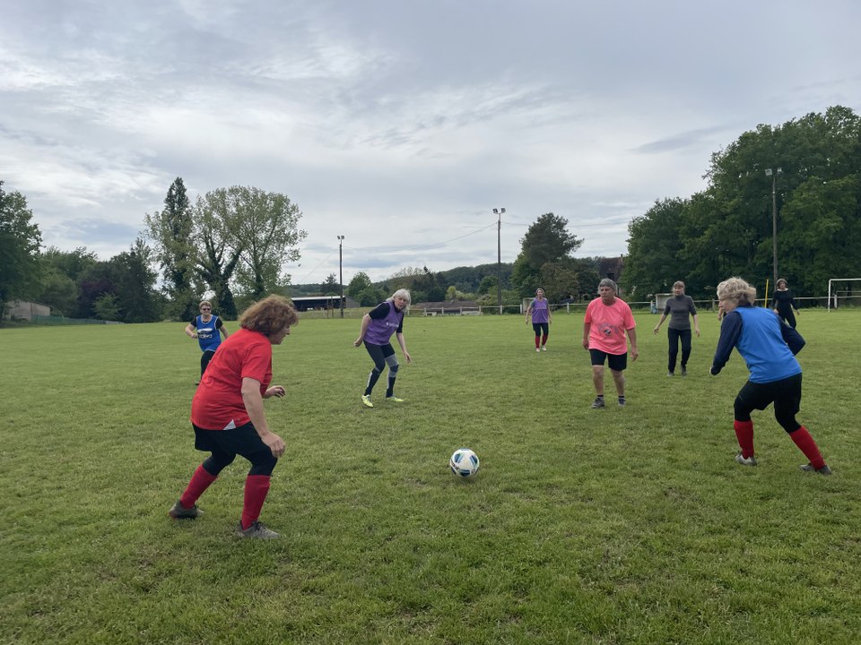 Une équipe de "mamie foot" en Dordogne