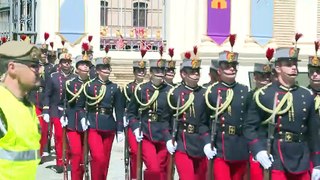 Felipe VI vuelve a jurar bandera 40 años después en la Academia General Militar