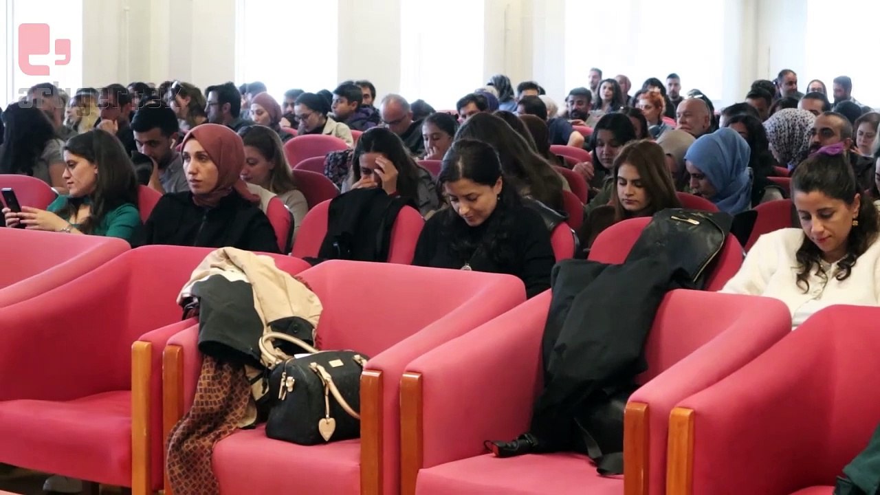 Murathan Mungan Van’da edebiyatseverlerle buluştu, 'Bir insan hangi dilde rüya görüyorsa o dilde eğitim görmeli'