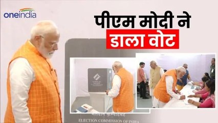 Lok Sabha Election 2024 Phase 3 Voting: केसरिया जैकट पहनकर पीएम मोदी ने डाला वोट