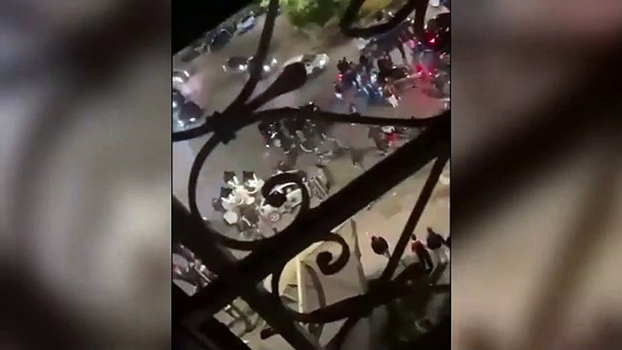 Movida violenta, al Vomero maxi rissa a colpi di caschi e sedie