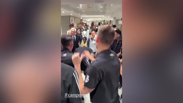 El vídeo de la locura: retumba el así gana el Madrid en el vestuario... y vean lo que pasa